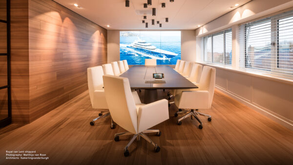 Офисное кресло CHANCELLOR 10