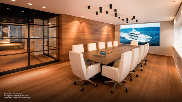 Офисное кресло CHANCELLOR 9