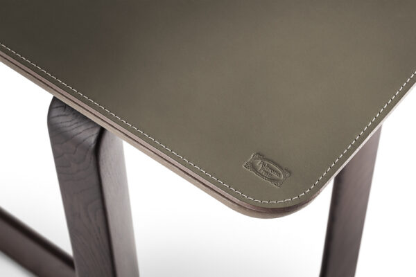 Консоль FIDELIO 8