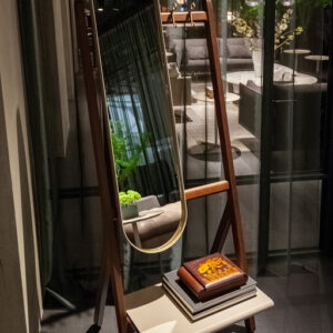 Напольное зеркало с вешалками REN 7