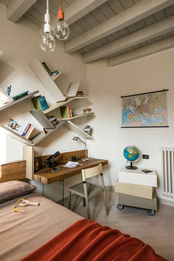 Книжный шкаф DIAGOLINEA 5