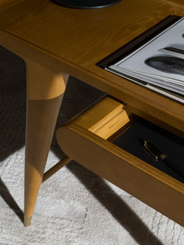 Письменный стол D847.1 8