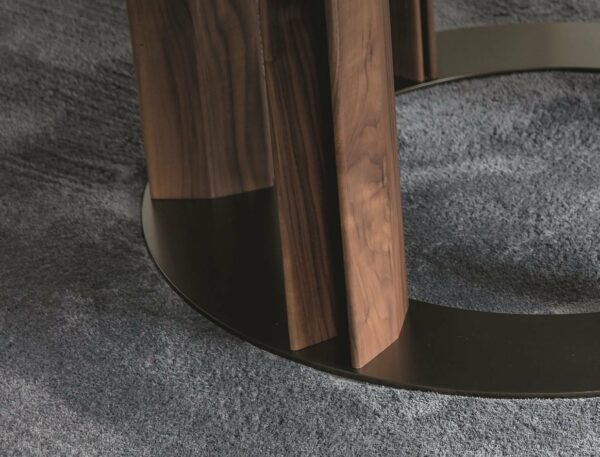 Обеденный стол Thayl 8