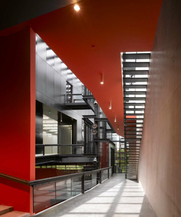 Потолочный светильник E04 5