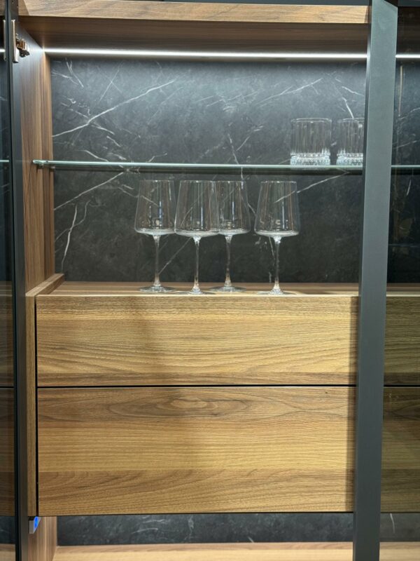 Стеклянная Витрина Arya на ножках 6