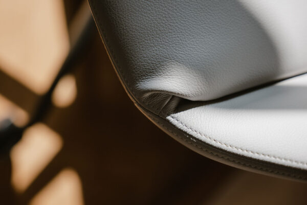 Офисное кресло DOWNTOWN CONFERENCE 360 17