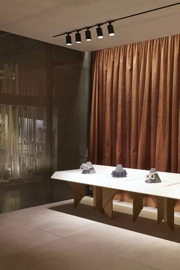 Потолочный светильник UT PRO 2