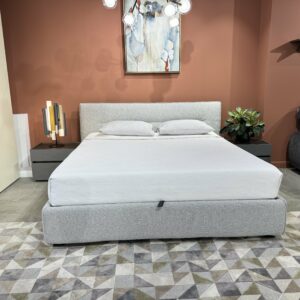 Итальянская двуспальная кровать CUT с подъемным механизмом под матрас 180*200 в наличии Тканевая обивка RIO 07