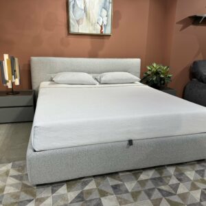 Итальянская двуспальная кровать CUT с подъемным механизмом под матрас 180*200 в наличии Тканевая обивка RIO 07