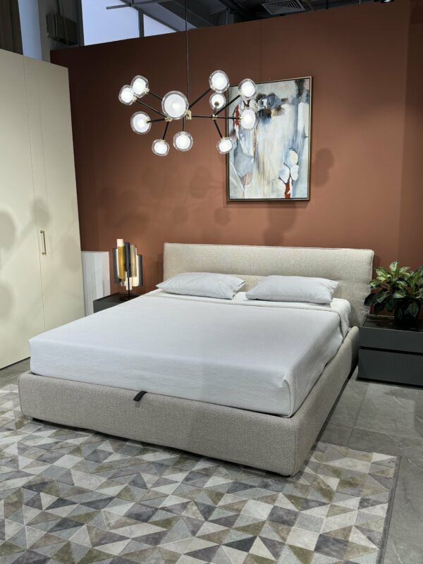 Итальянская двуспальная кровать CUT с подъемным механизмом под матрас 180*200 в наличии