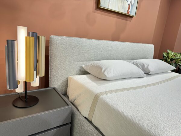 Итальянская двуспальная кровать CUT с подъемным механизмом под матрас 180*200 в наличии