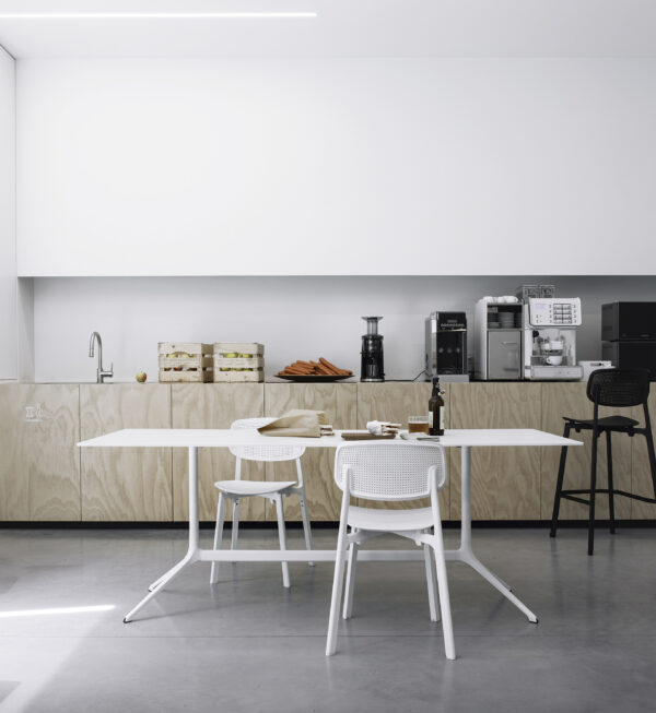 Итальянский стол Elephant table от KRISTALIA