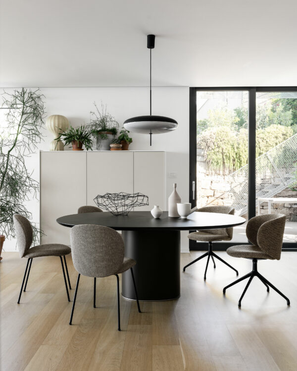 Итальянский стол Holo Pillar от KRISTALIA