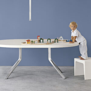 Итальянский стол Oops от KRISTALIA