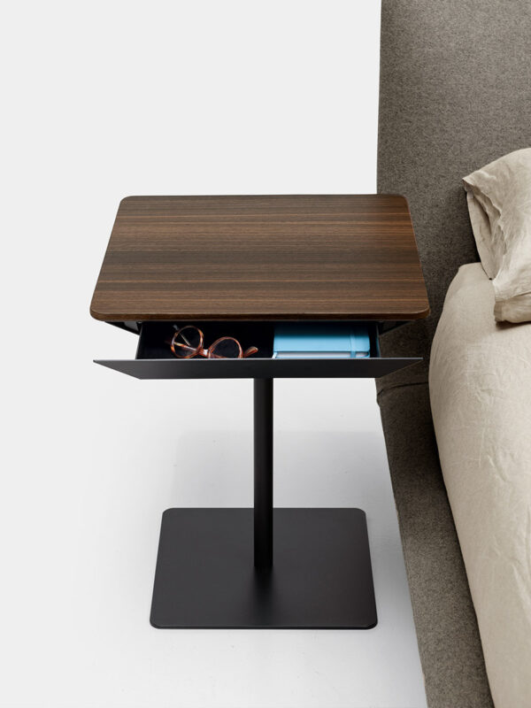 Итальянский столик Tag от KRISTALIA