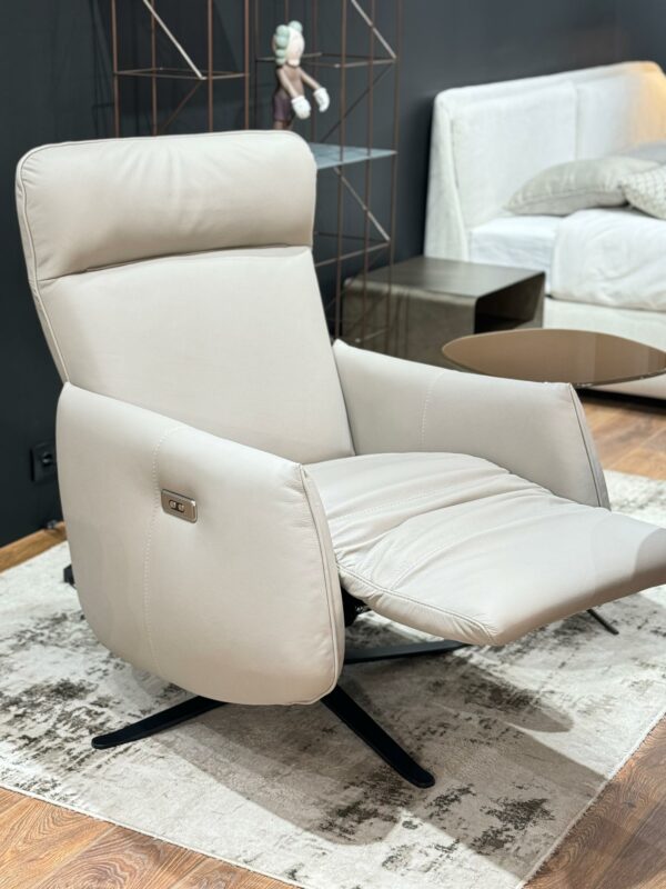 Итальянское кожаное Кресло Giannetta с реклайнером от FRANCO FERRI