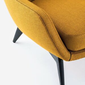 Итальянское кресло Belt от MINOTTI