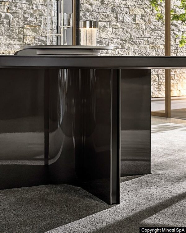 Итальянский стол Marvin от MINOTTI