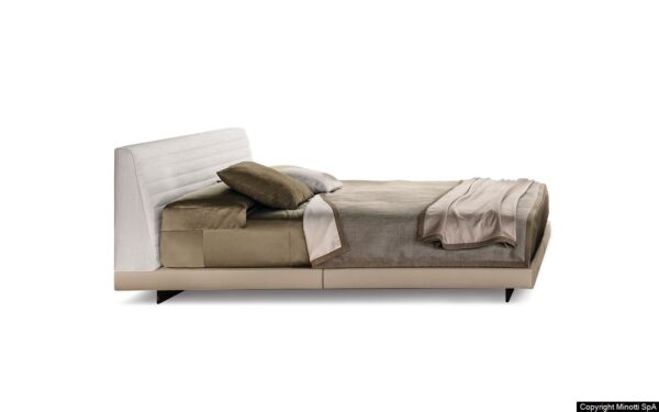 Итальянский диван Roger Bed от MINOTTI