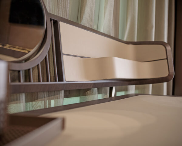 Итальянский стол Melting Light от TURRI