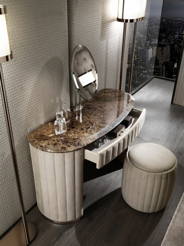 Итальянская консоль Vogue Beauty от DV Home
