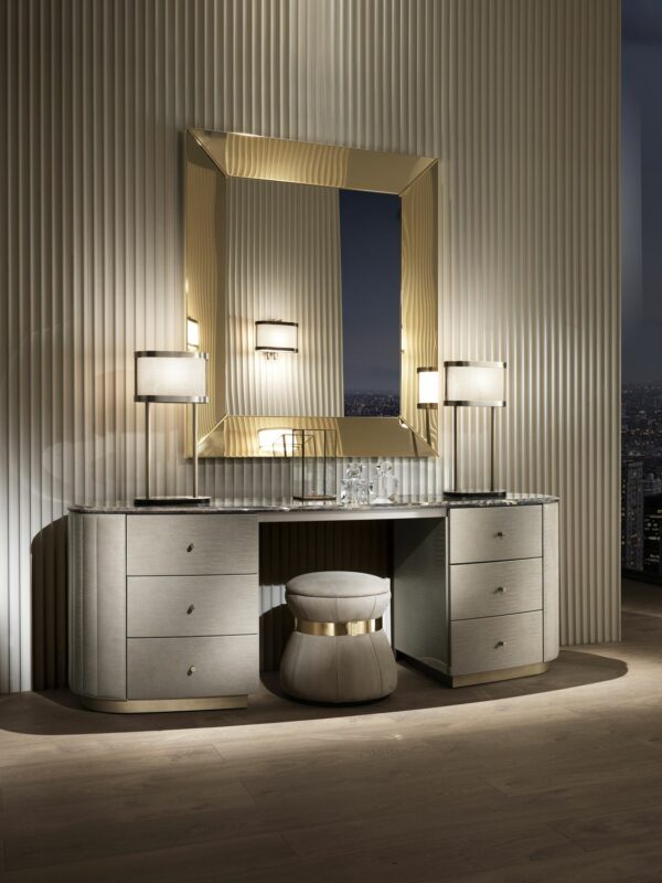 Итальянская консоль Vogue Beauty от DV Home