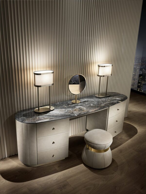 Итальянская консоль Vogue Beauty 2