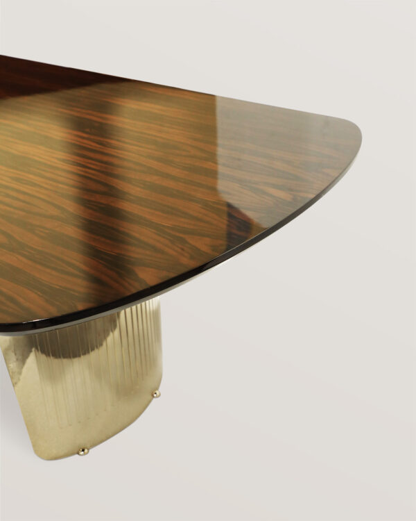 Дизайнерский стол Moon Dining от CASTRO (Португалия)