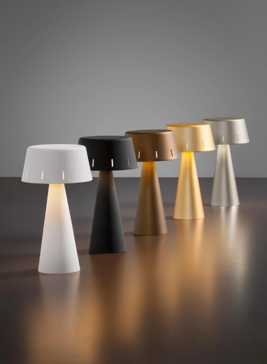 Итальянская настольная лампа Makà от Olevlight