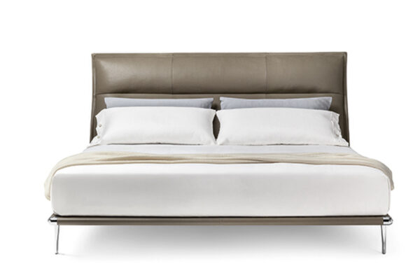 Итальянская кровать Mr Moonlight от Poltrona Frau