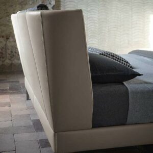 Итальянская кровать Bretagne от Poltrona Frau