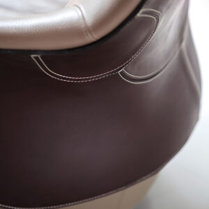 Итальянское кресло Assaya от Poltrona Frau