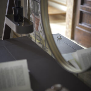 Итальянский туалетный столик Ren от Poltrona Frau