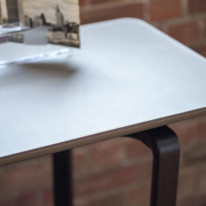 Итальянская консоль Fidelio от Poltrona Frau