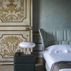 Итальянская тумбочка Moondance от Poltrona Frau