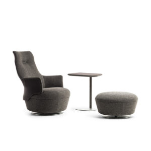 Итальянский пуф Assaya от Poltrona Frau