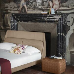 Итальянская кровать Coupè от Poltrona Frau