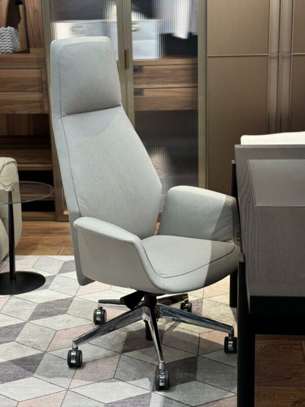 Итальянское Офисное рабочее кресло DOWNTOWN POLTRONA FRAU