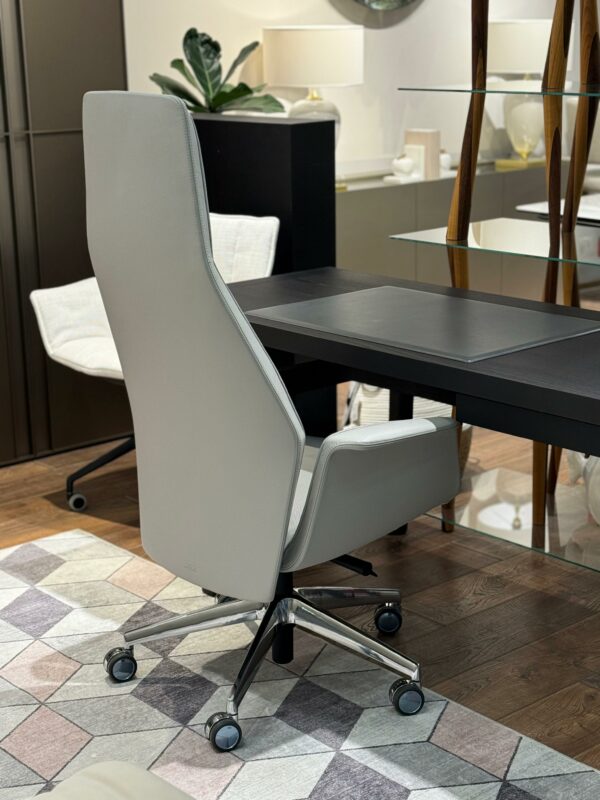 Итальянское Офисное рабочее кресло DOWNTOWN POLTRONA FRAU