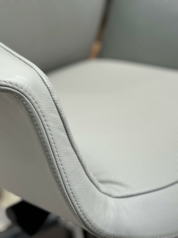 Итальянское Офисное рабочее кресло DOWNTOWN POLTRONA FRAU