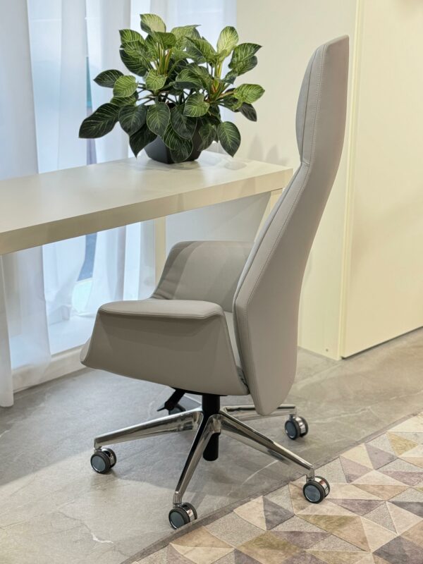 Итальянское Офисное рабочее кресло DOWNTOWN POLTRONA FRAU