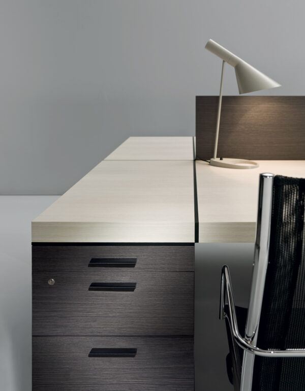 Итальянский стол руководителя BLADE 10