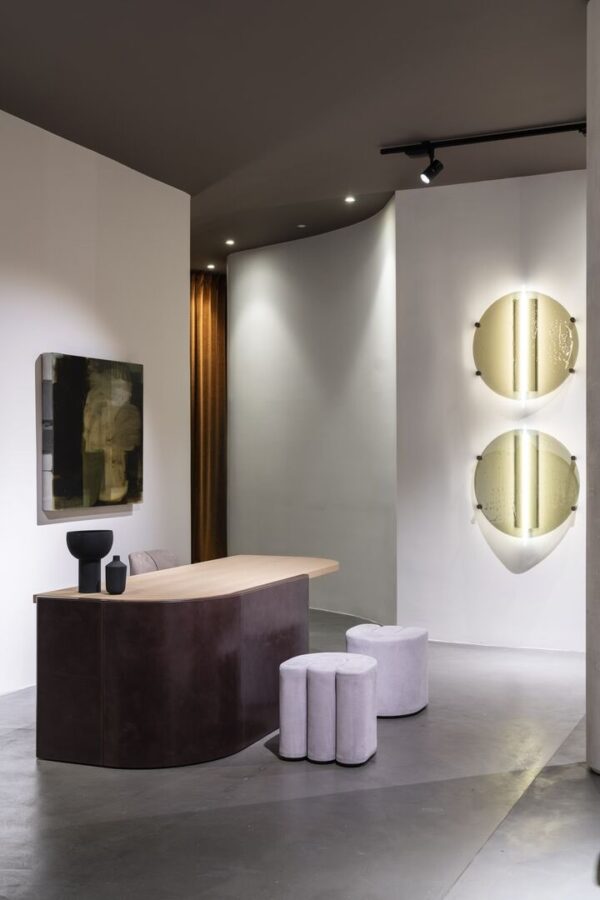 Итальянский стол JONI LEATHER от Baxter