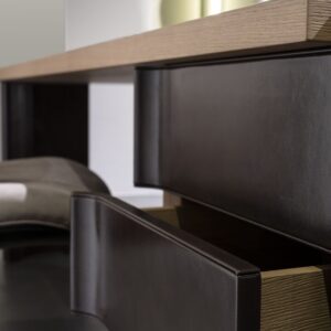 Итальянский стол JONI LEATHER от Baxter