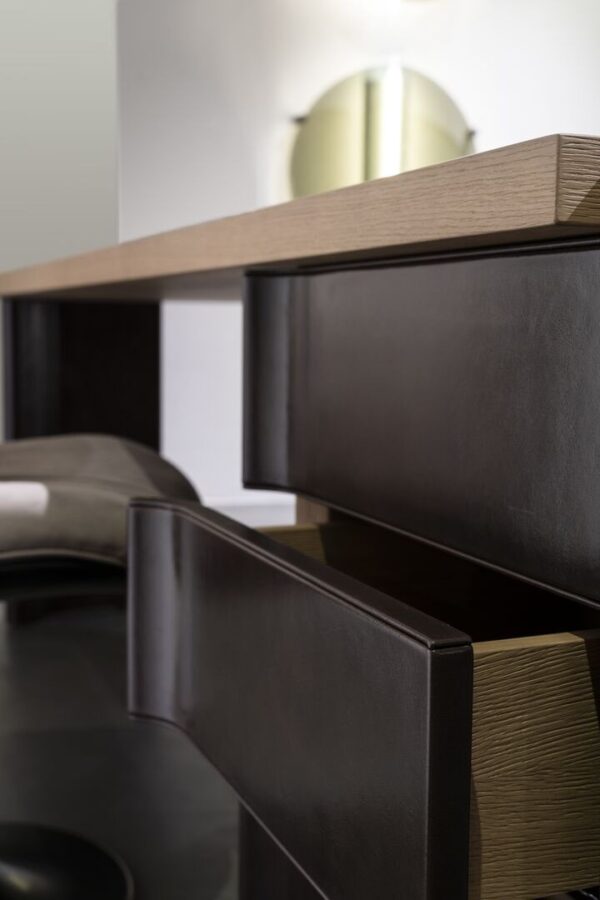 Итальянский стол JONI LEATHER от Baxter