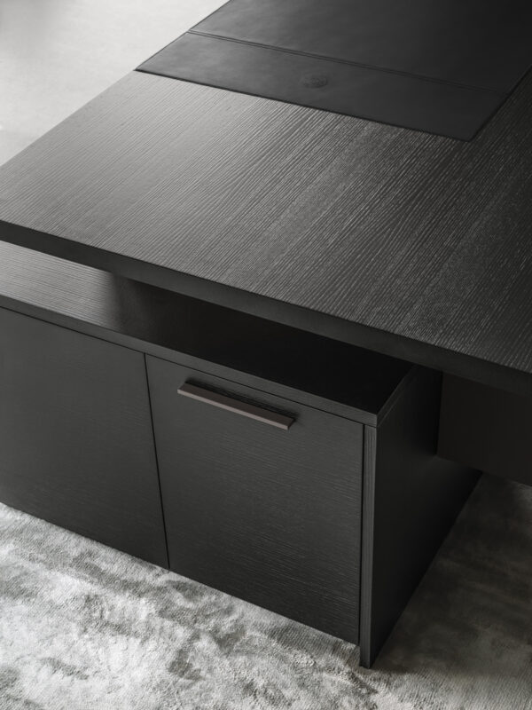 Итальянский стол руководителя INCA 3