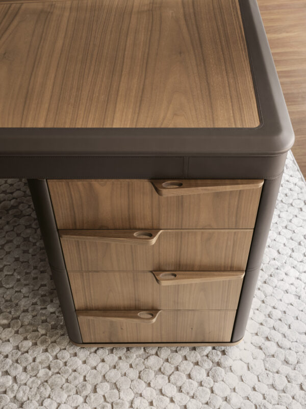 Итальянский стол руководителя NOAH 5