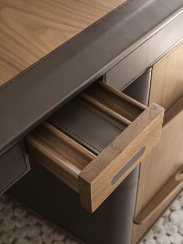 Итальянский стол руководителя NOAH 4