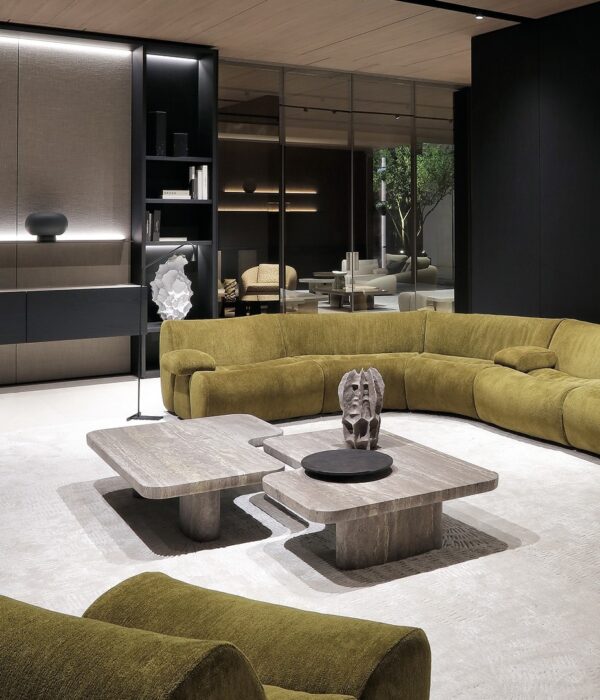 Итальянский столик ERNEST от Poliform