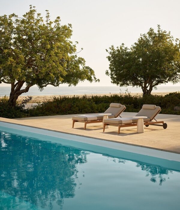 Итальянский шезлонг MAGNOLIA от Poliform
